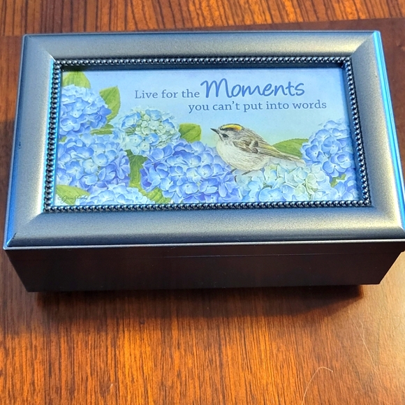 MUSICAL JEWELRY BOX. - Picture 1 of 8